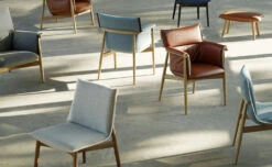E004 Embrace Chair 26 E004 Embrace Chair -Fritz Hansen Sales e004 embrace chair eoos carl hansen 12